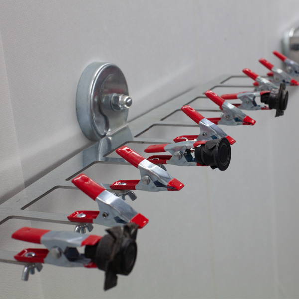 Supporto magnetico per la verniciatura di sensori di parcheggio
