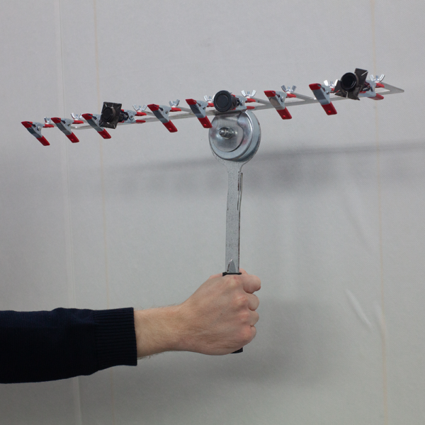 Supporto magnetico per la verniciatura di sensori di parcheggio - immagine 2